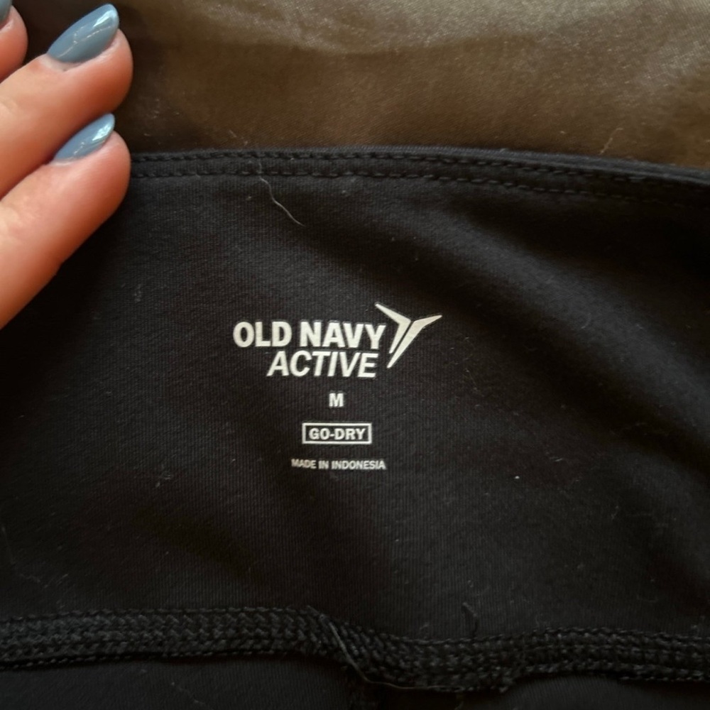 Old Navy. Quarter length leggings size medium